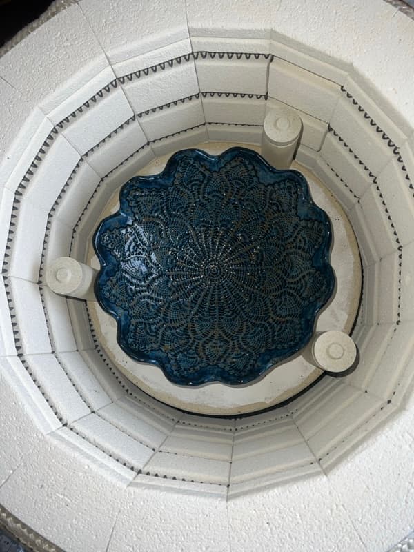 Lace Bowl met blauw glazuur