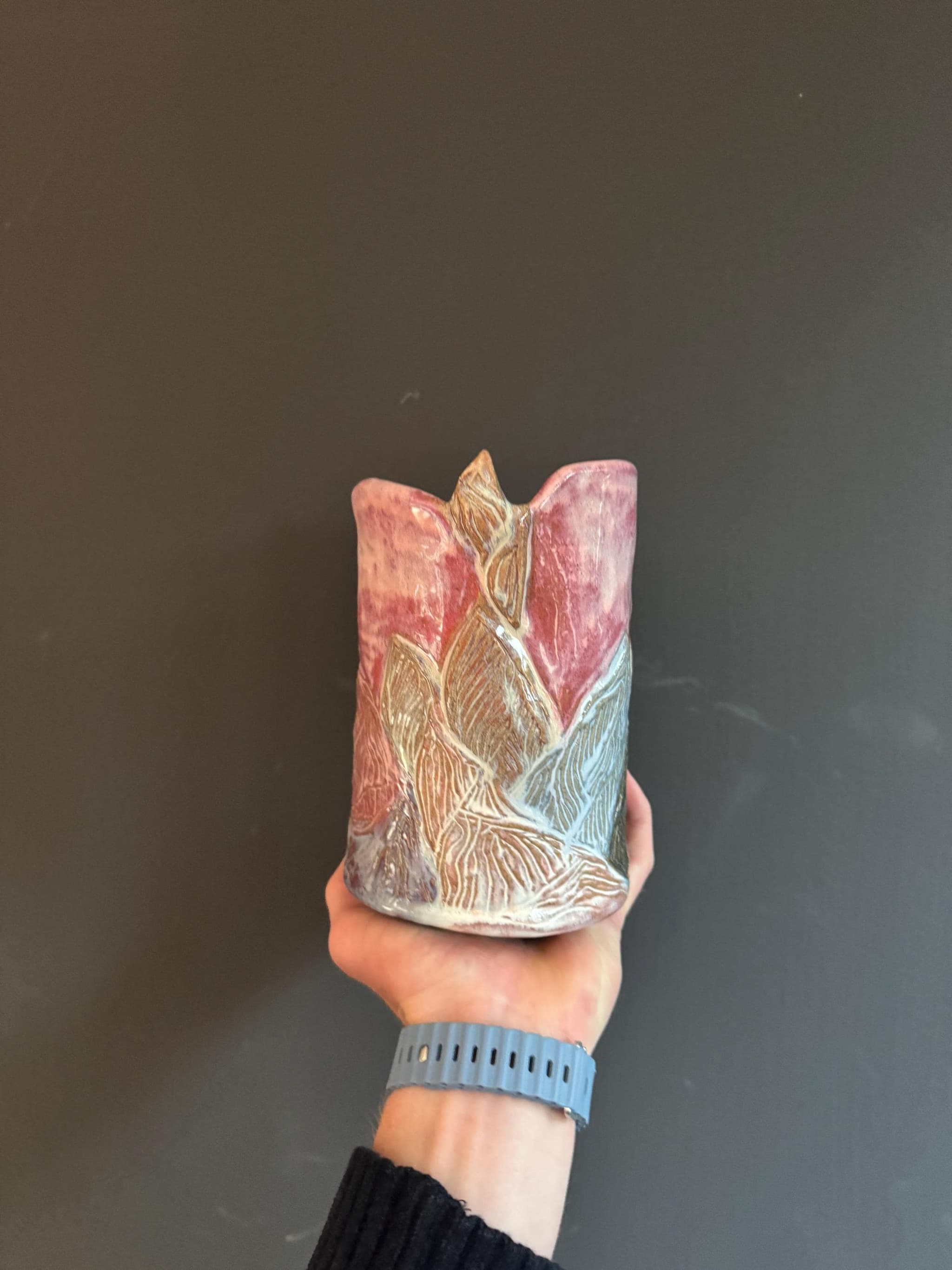 Sunset Fern Mountain Vase, Pink Sculpted Ceramic, Handmade Pottery — foto 10
