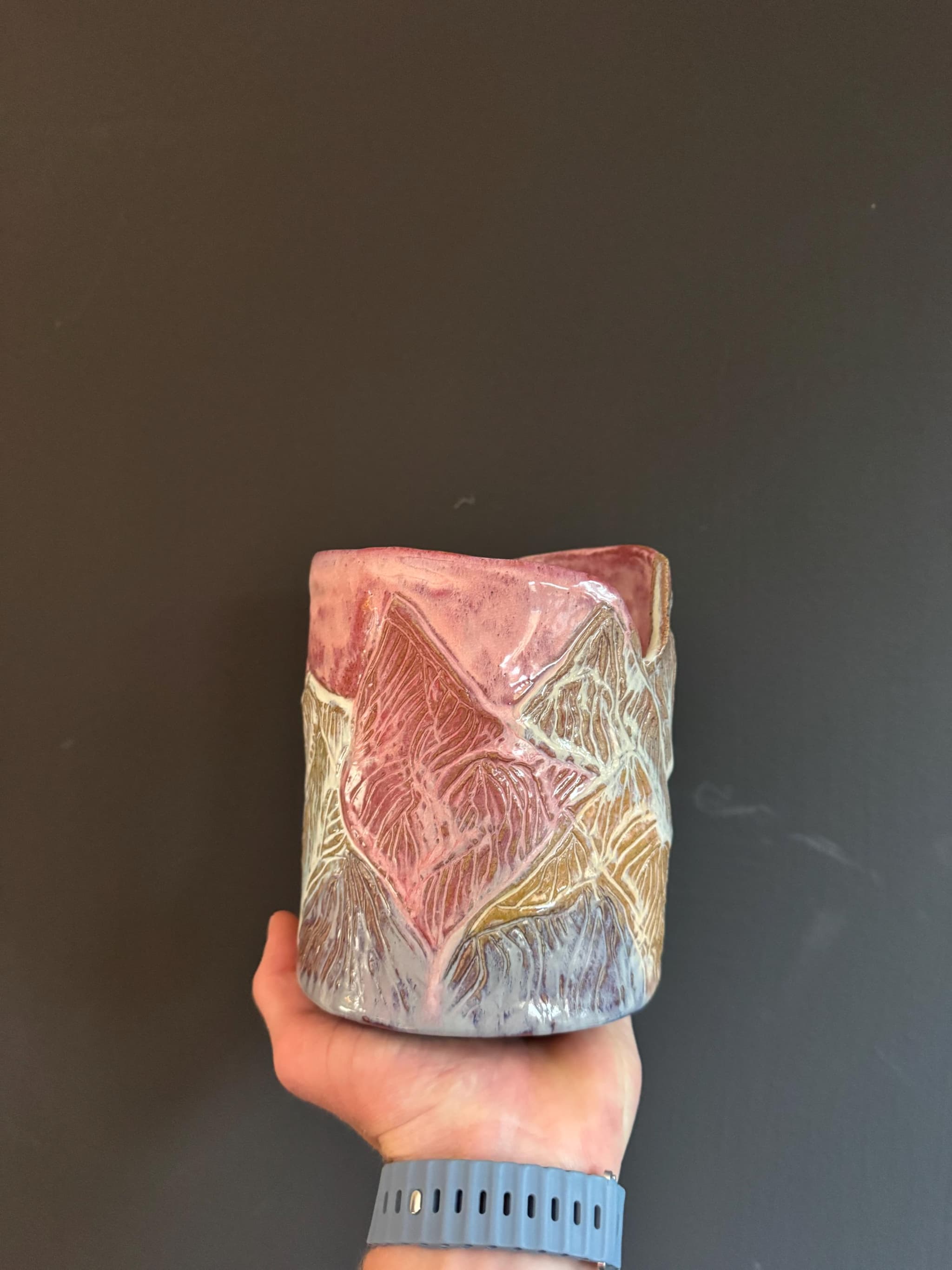 Sunset Fern Mountain Vase, Pink Sculpted Ceramic, Handmade Pottery — foto 6