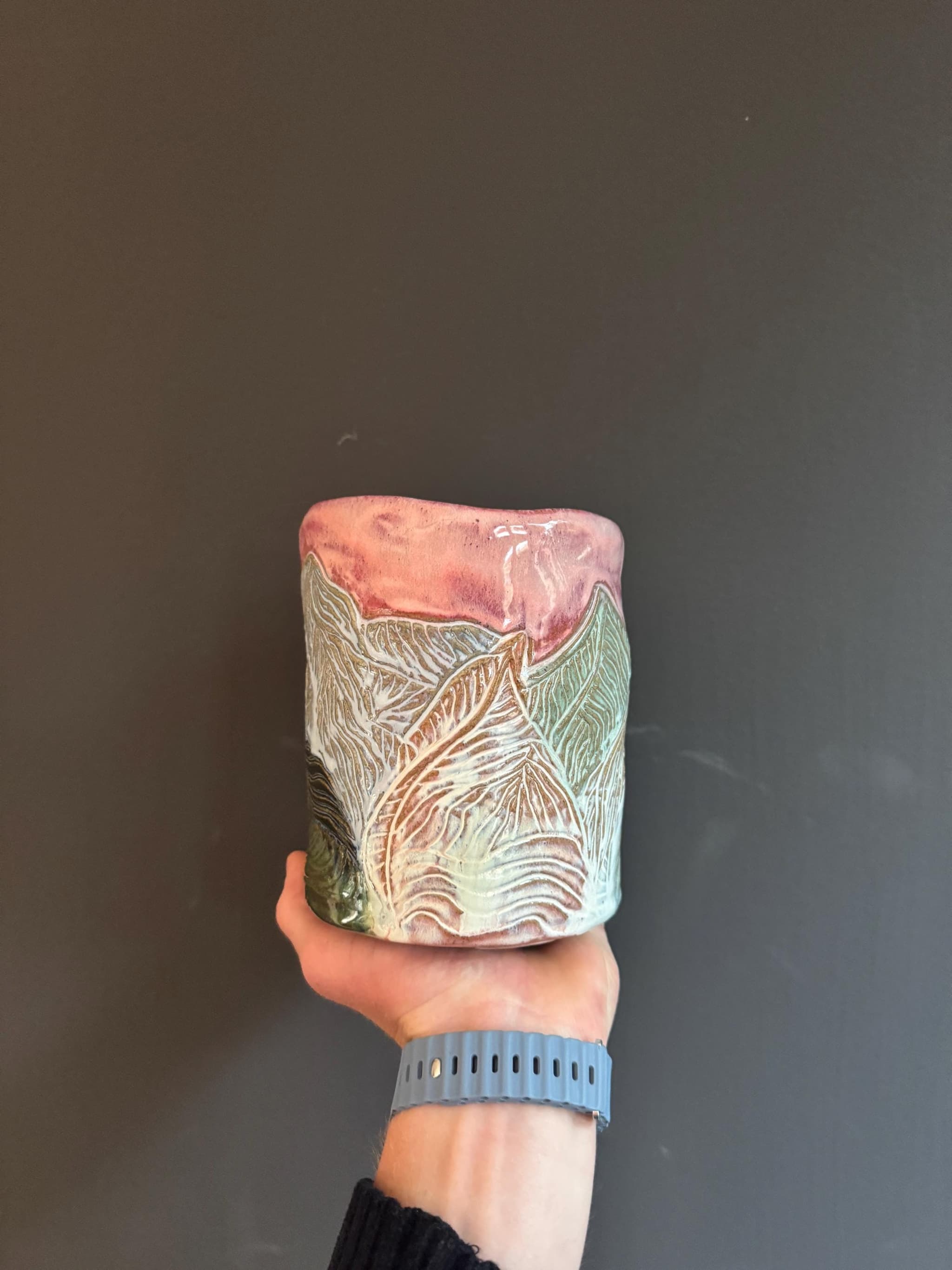 Sunset Fern Mountain Vase, Pink Sculpted Ceramic, Handmade Pottery — foto 3