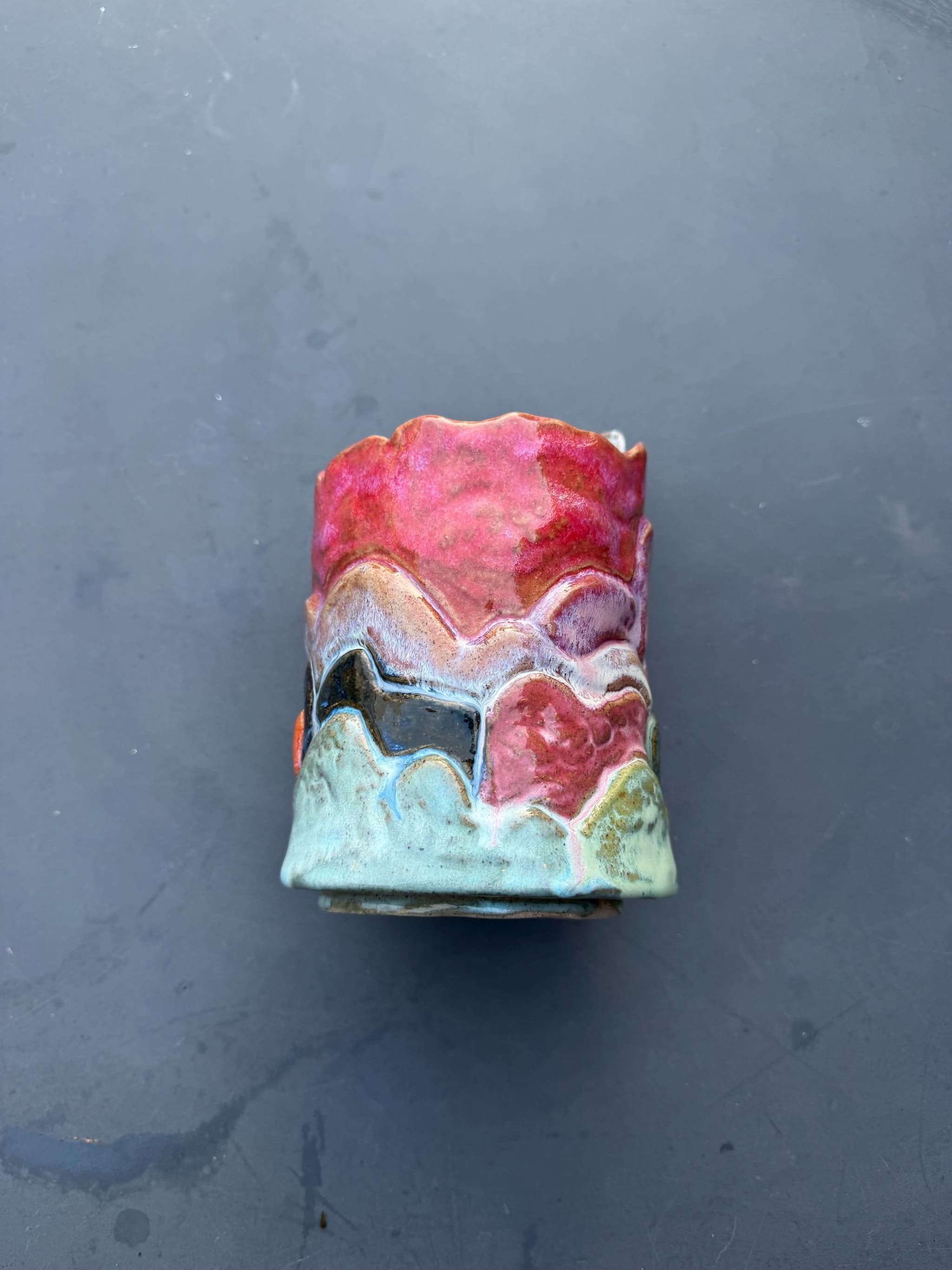 Coral Cliff Sculpted Vase, Sunset Mountain Handmade Pottery — foto 9