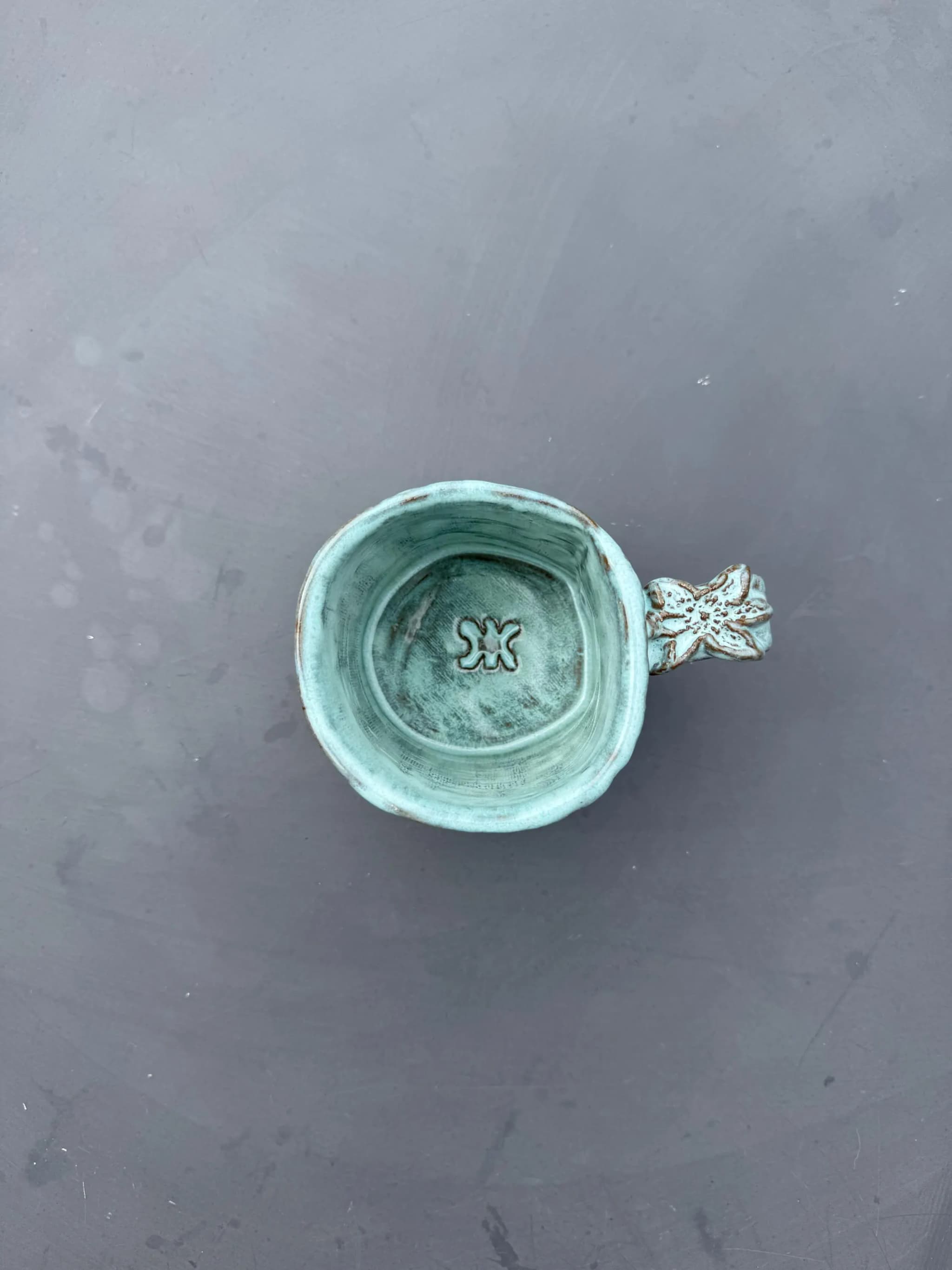 Vintage Lace Coffee Mug, Turquoise Doily Ceramic, Handmade Dutch Pottery — foto 8