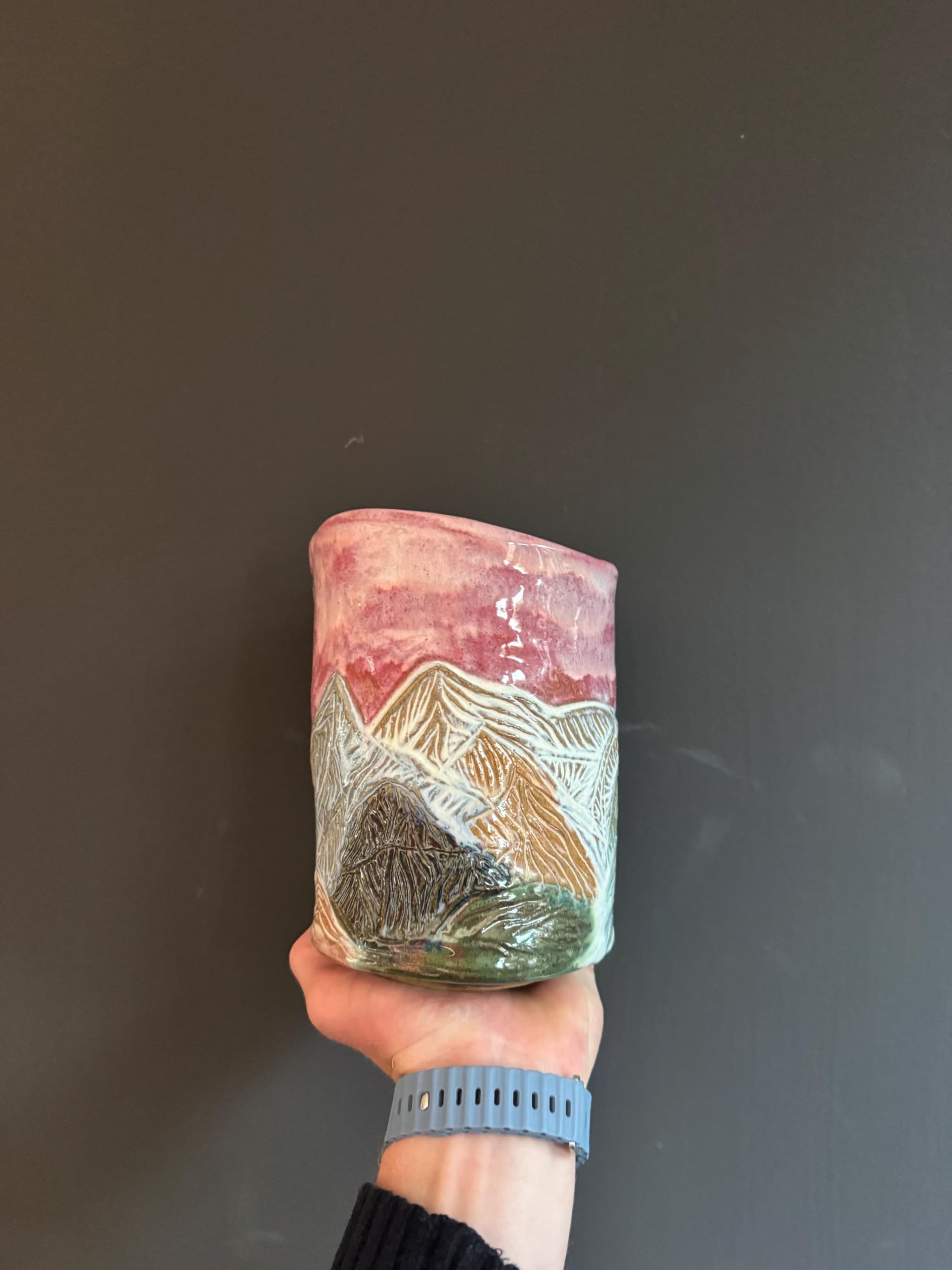 Sunset Fern Mountain Vase, Pink Sculpted Ceramic, Handmade Pottery — foto 8