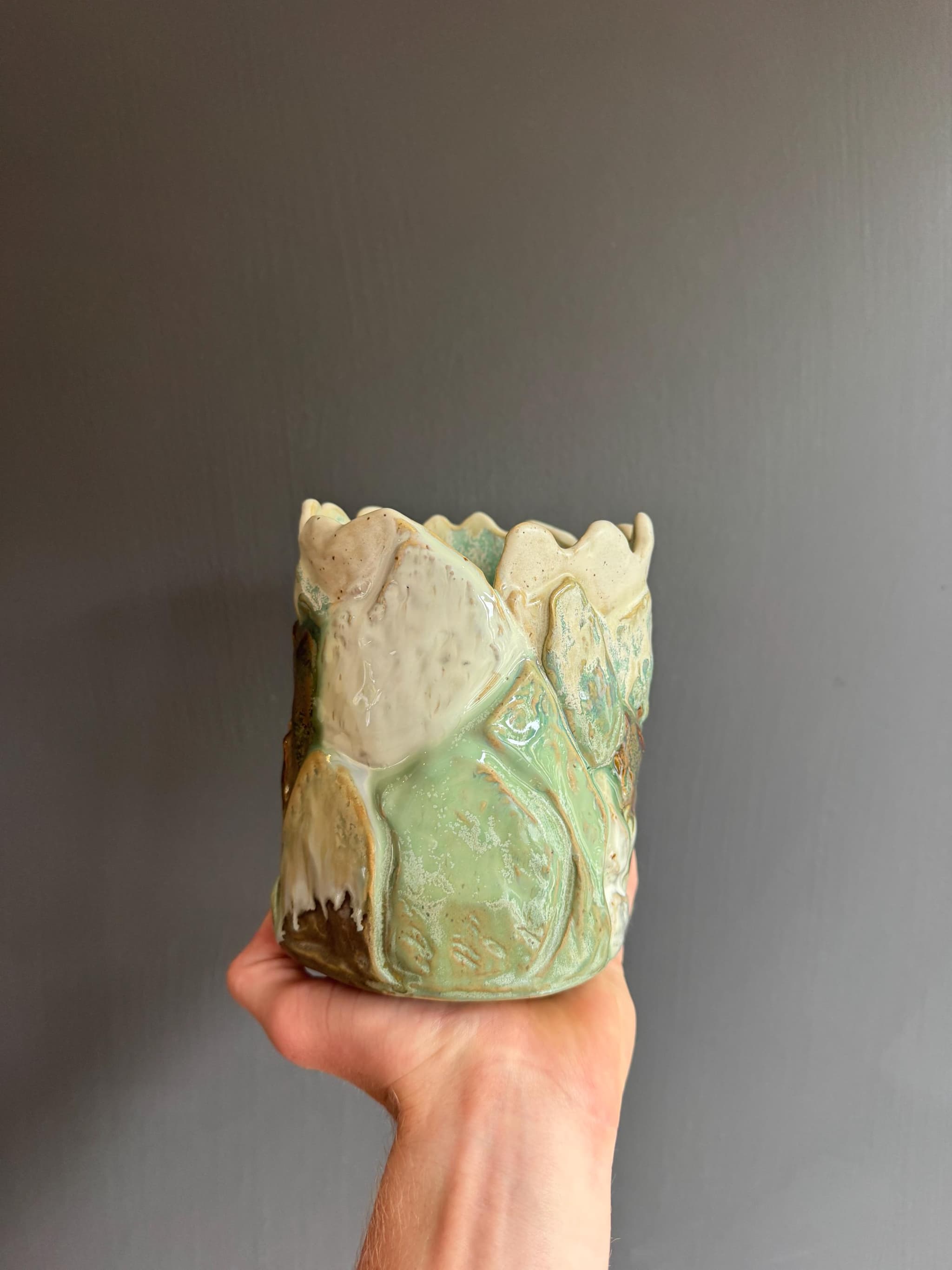 Moss Agate Sculpted Vase, Waterfall Landscape Ceramic, Handmade Pottery — foto 4
