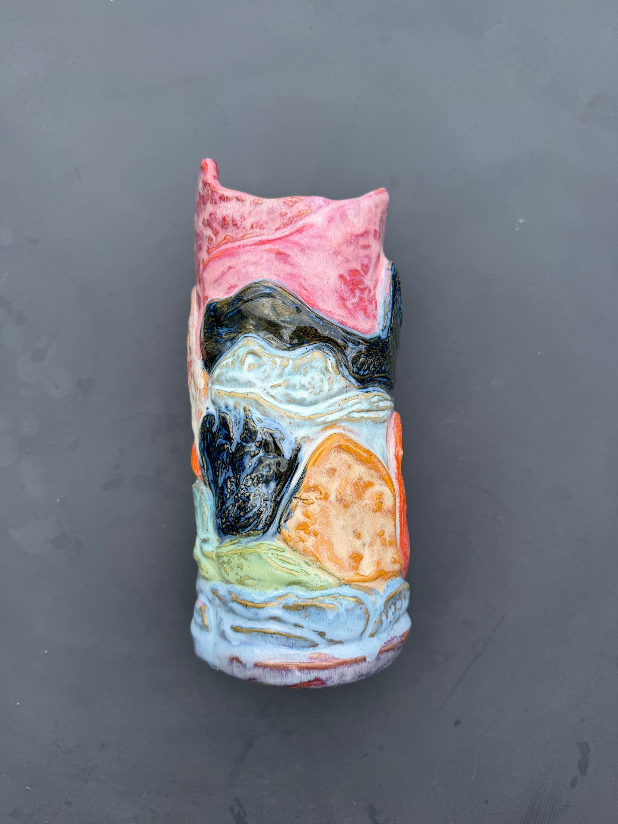 Large Sculpted Mountain Vase, Handmade Sunset Landscape Ceramic, 24cm Statement Flower Vase, Housewarming Gift — foto 9