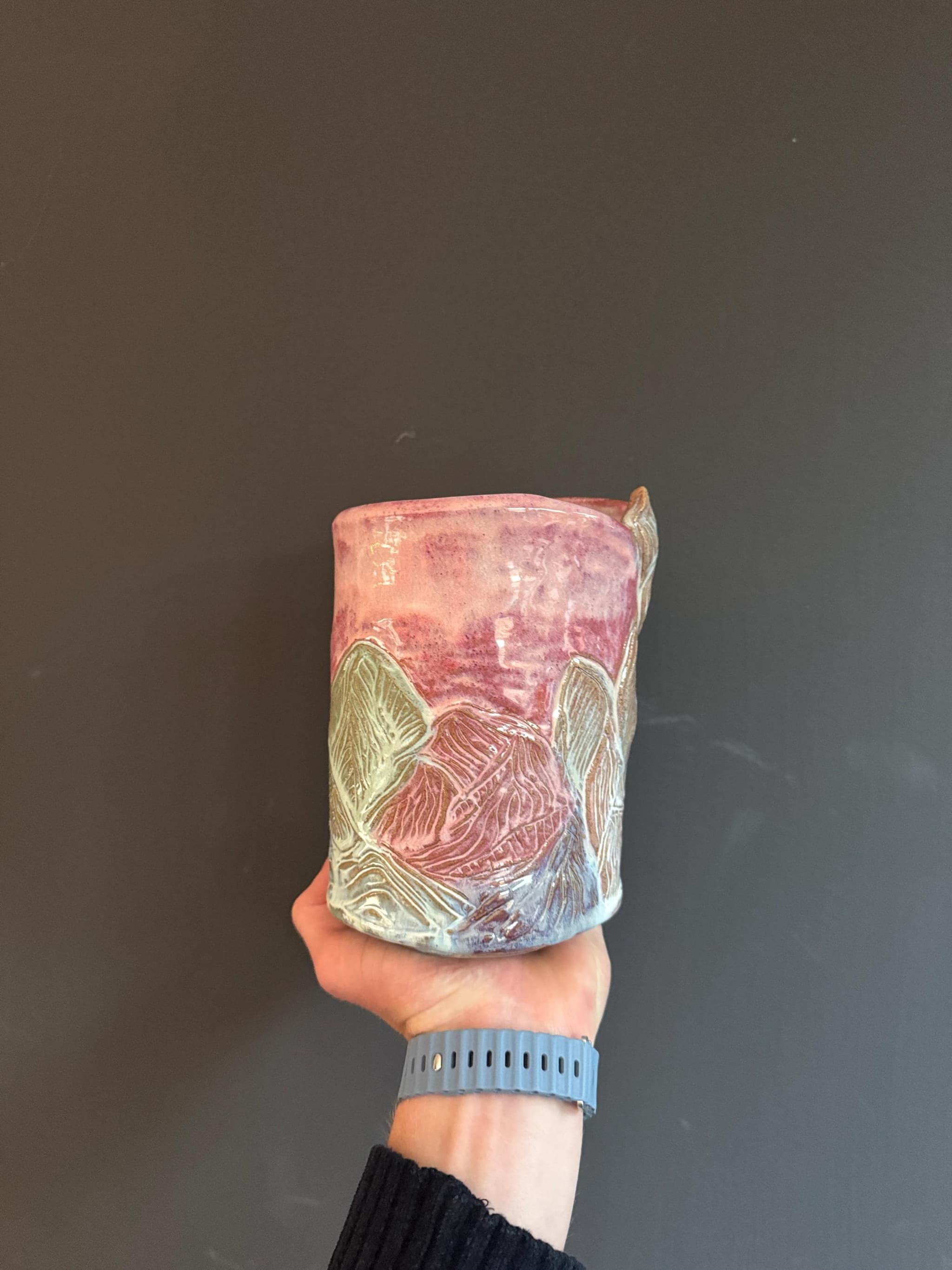 Sunset Fern Mountain Vase, Pink Sculpted Ceramic, Handmade Pottery — foto 9