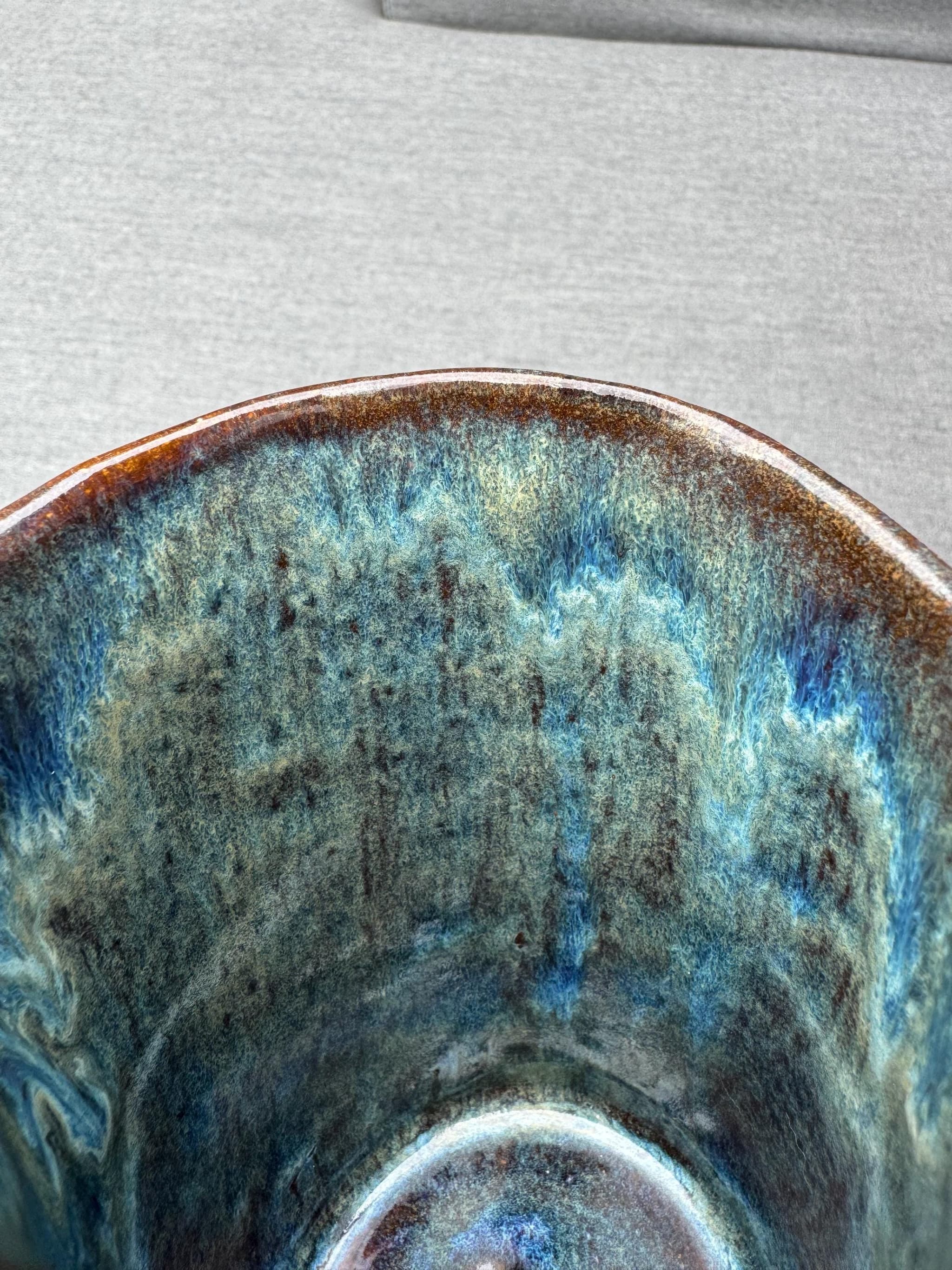 Small Ceramic Bud Vase, Handmade Blue Lava Glaze Pottery, Textured Wabi Sabi Tumbler — foto 6