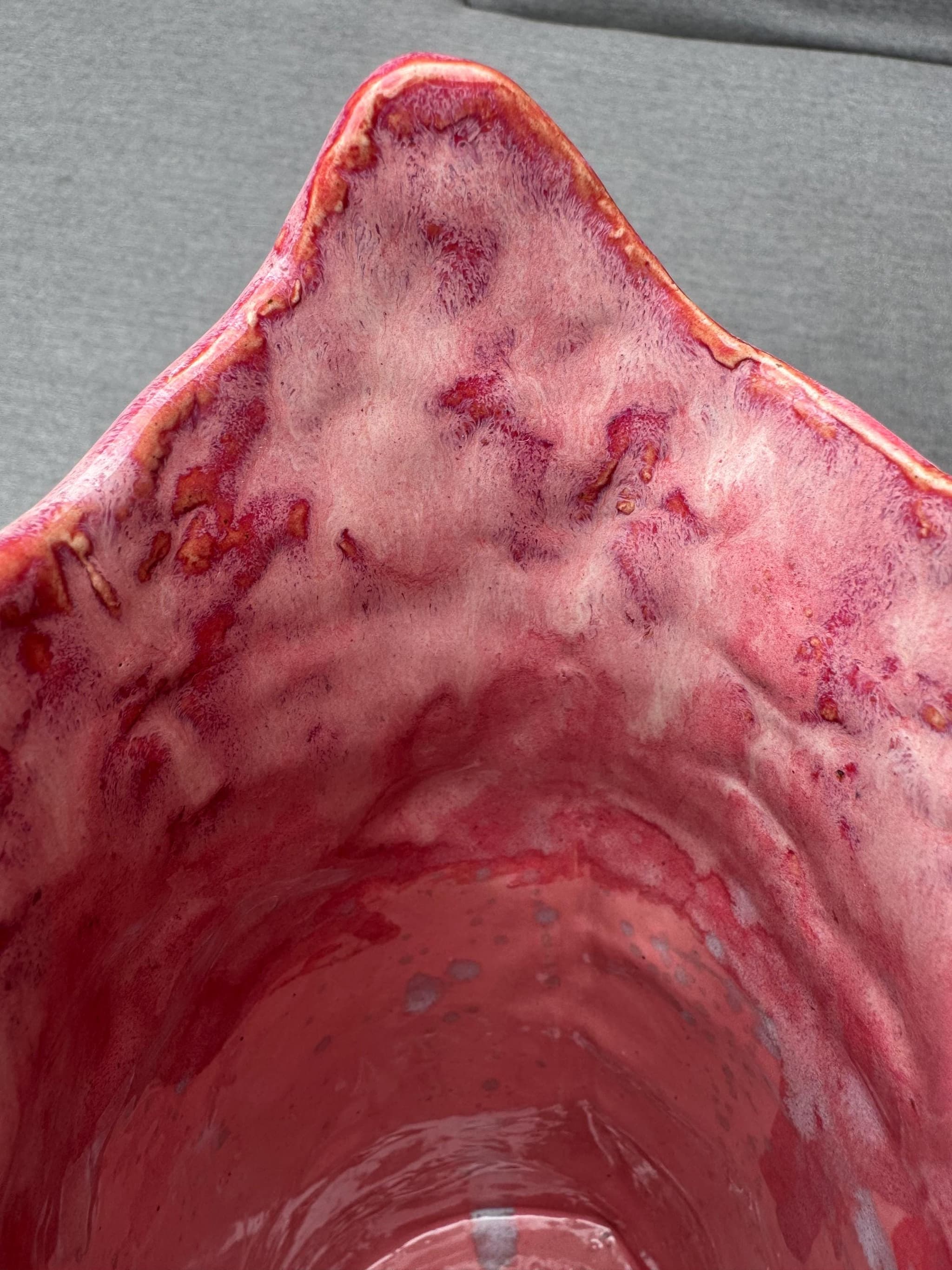 Large Sculpted Mountain Vase, Handmade Sunset Landscape Ceramic, 24cm Statement Flower Vase, Housewarming Gift — foto 8