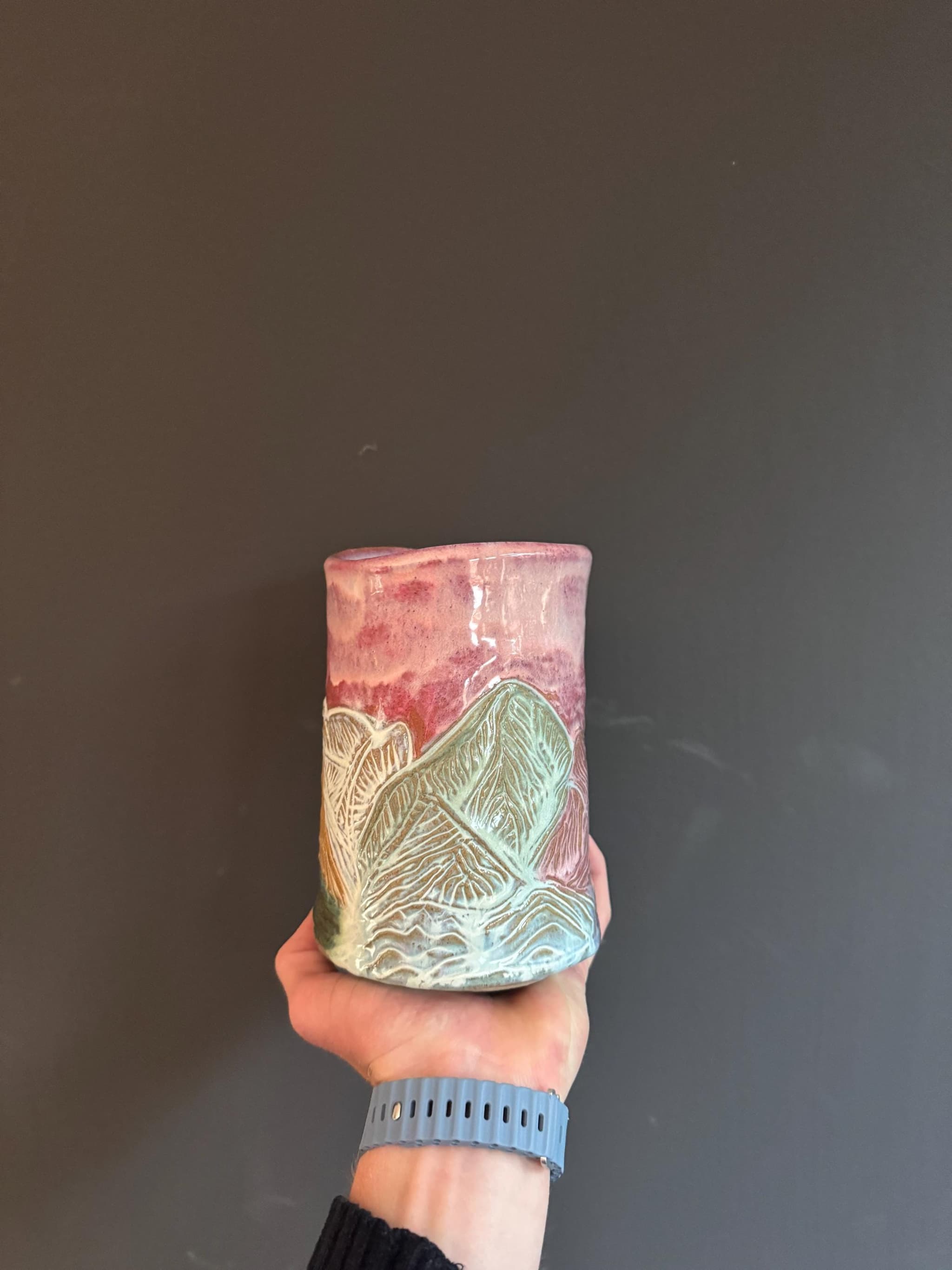 Sunset Fern Mountain Vase, Pink Sculpted Ceramic, Handmade Pottery — foto 11