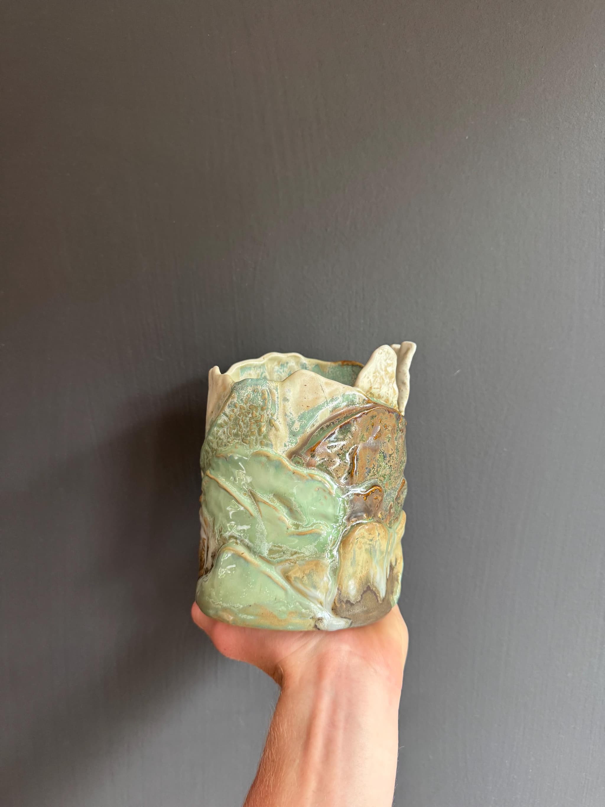 Alpine Peak Sculpted Vase, Snowcapped Mountain Ceramic, Handmade Pottery — foto 3