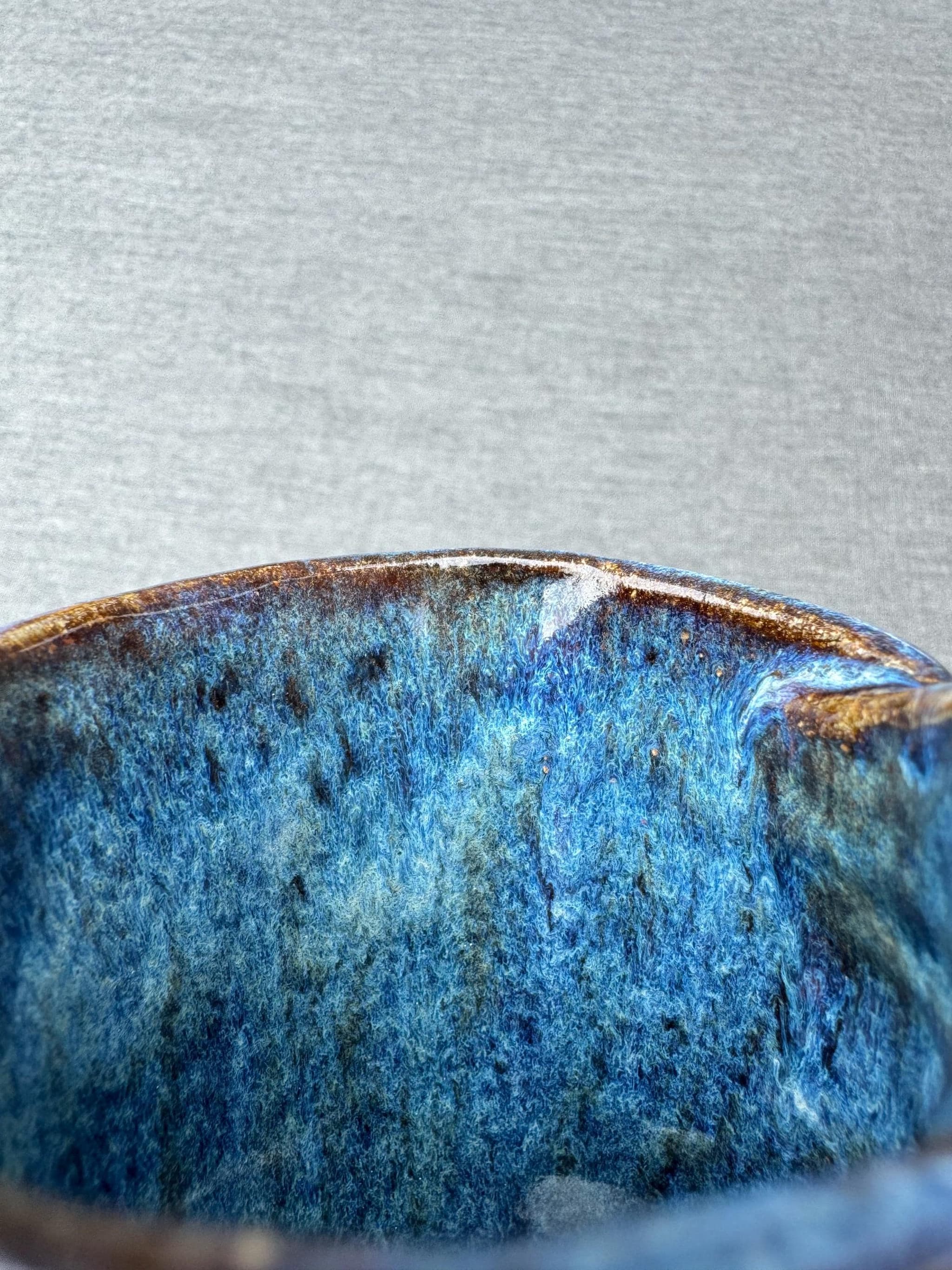 Textured Ceramic Bud Vase, Handmade Turquoise Coral Glaze Pottery, Small Coastal Vessel, Unique Gift — foto 11