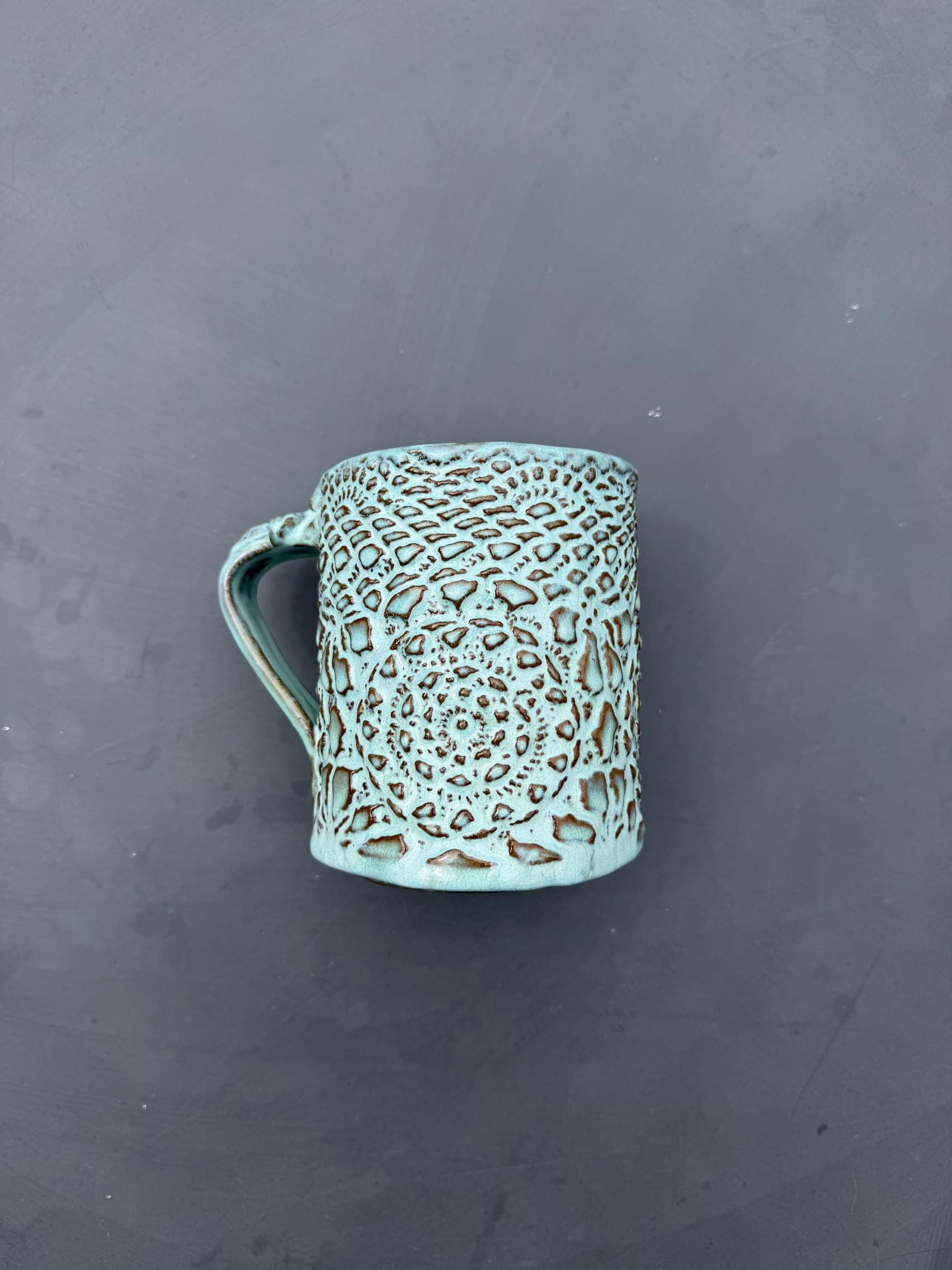 Mandala Lace Coffee Mug, Turquoise Doily Ceramic, Handmade Dutch Pottery — foto 9