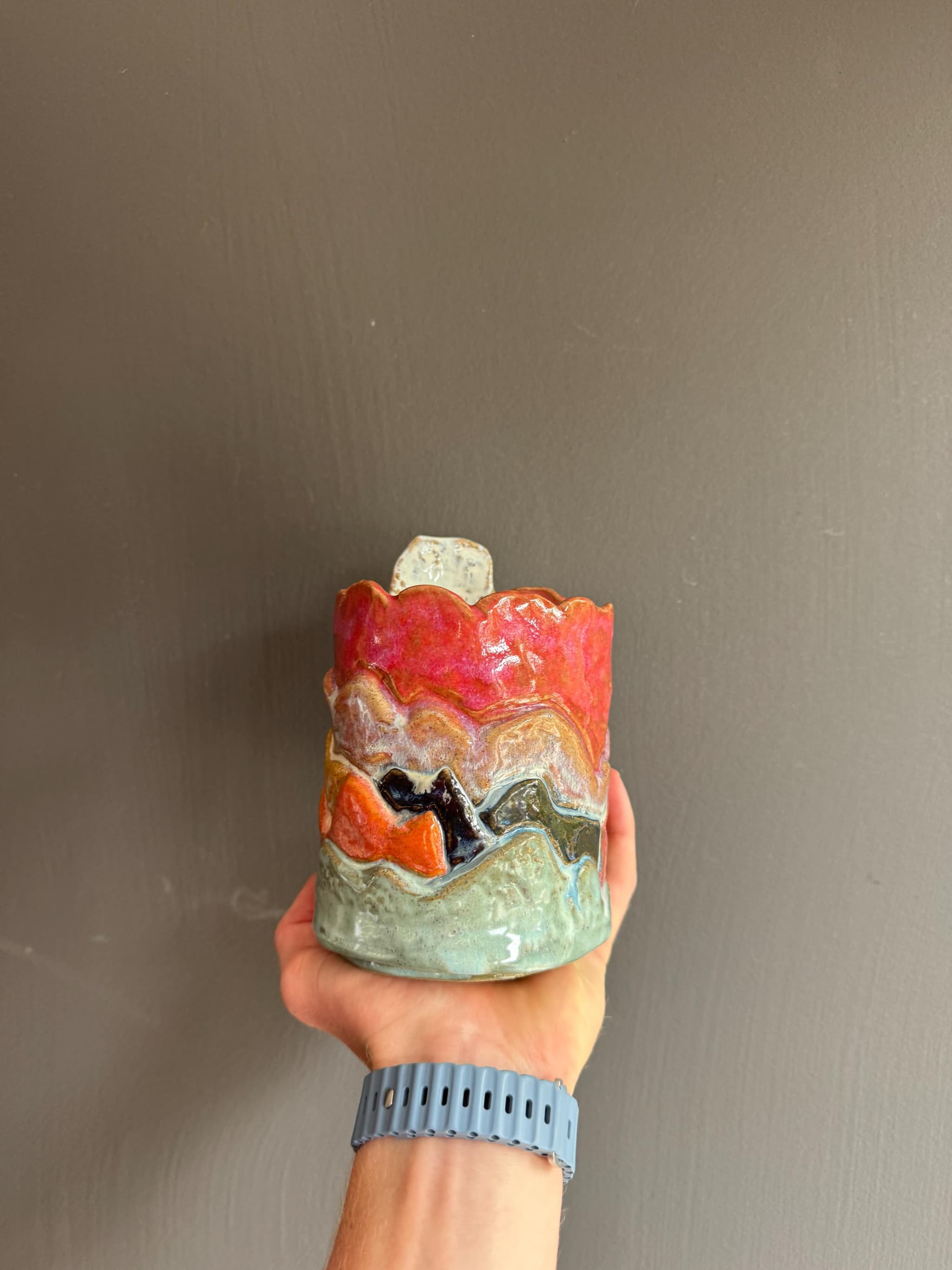 Coral Cliff Sculpted Vase, Sunset Mountain Handmade Pottery — foto 4