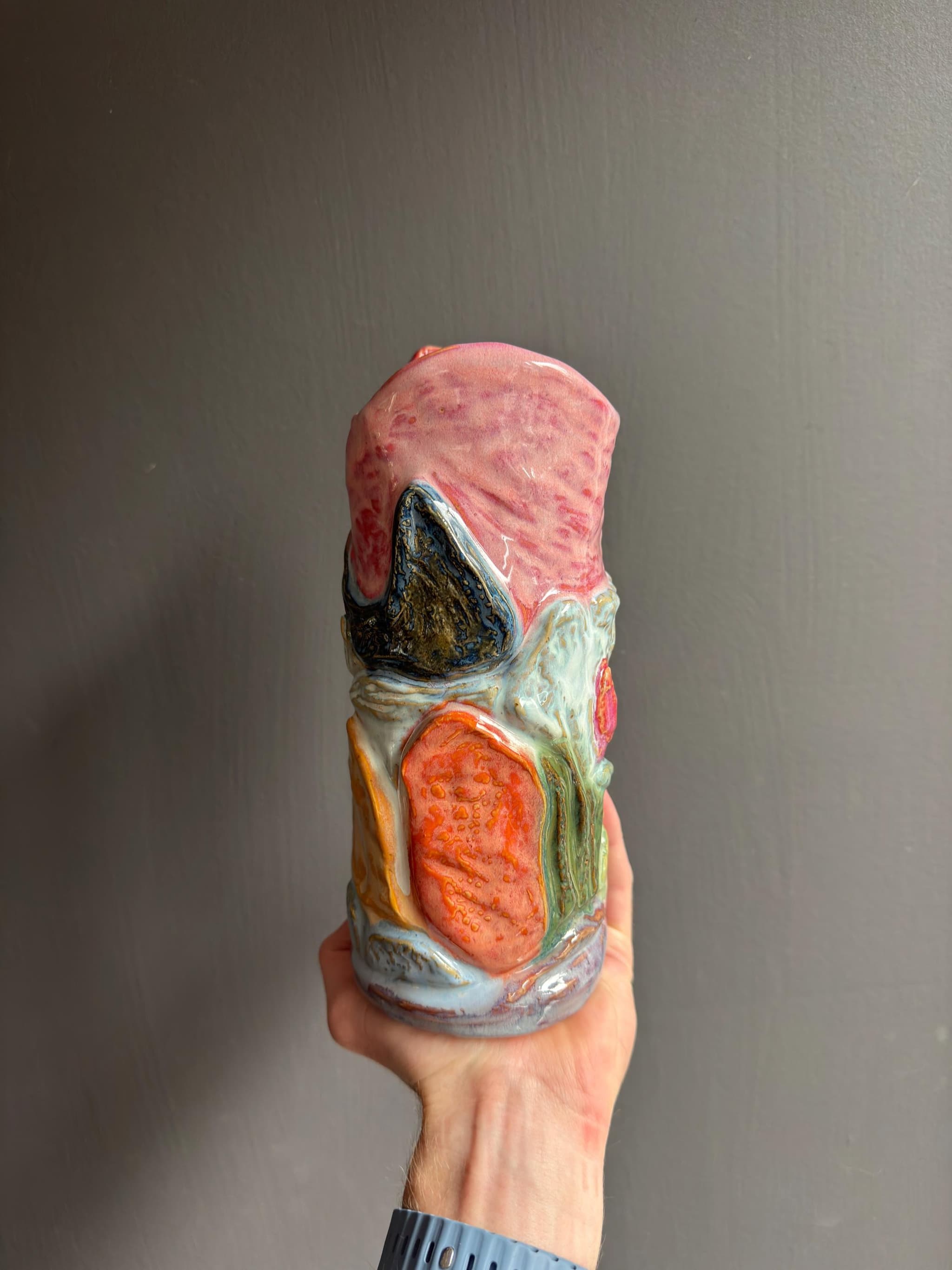 Large Sculpted Mountain Vase, Handmade Sunset Landscape Ceramic, 24cm Statement Flower Vase, Housewarming Gift — foto 3