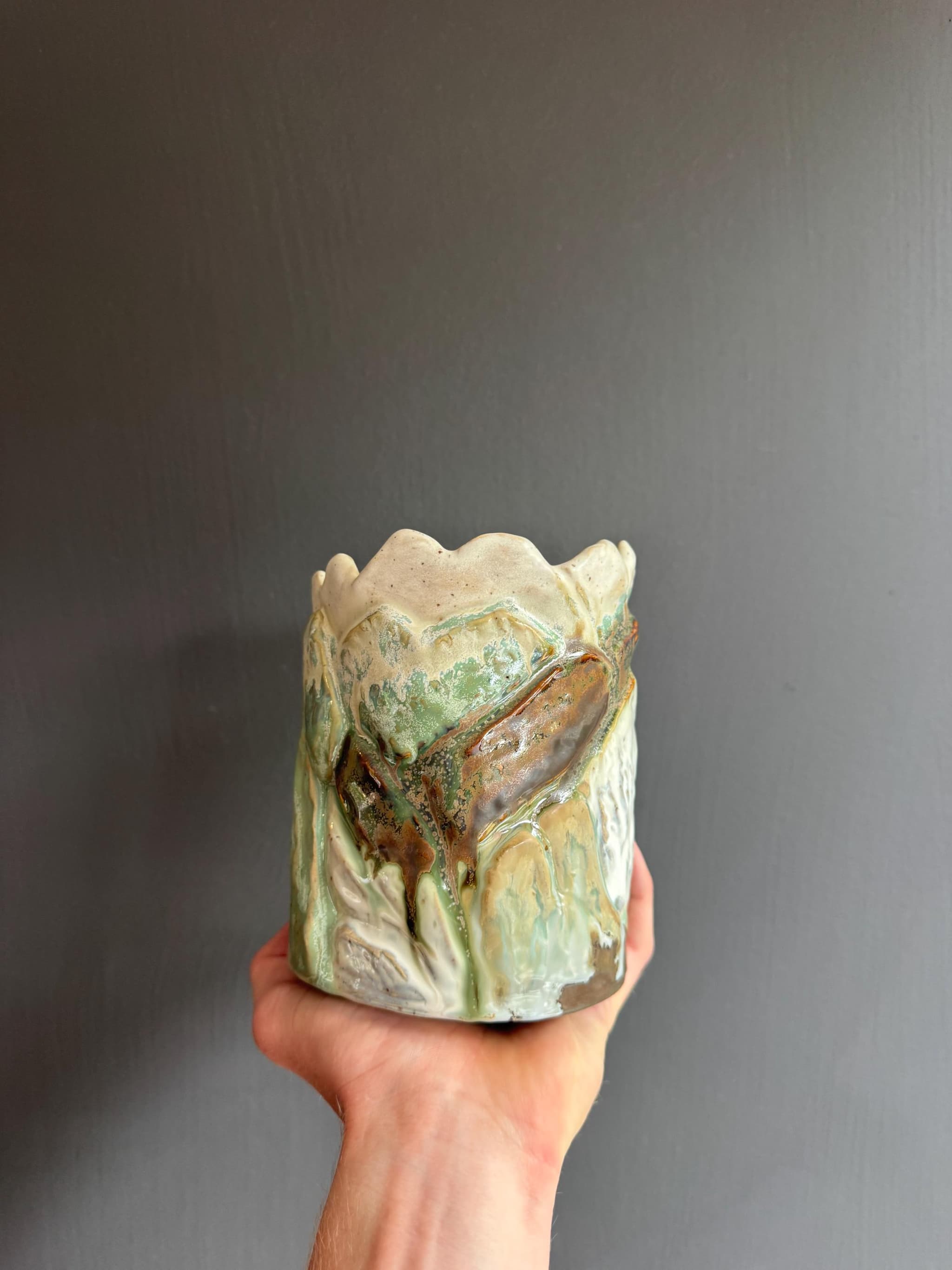 Moss Agate Sculpted Vase, Waterfall Landscape Ceramic, Handmade Pottery — foto 3